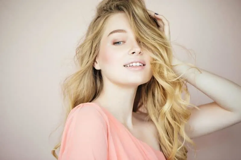 caramel blonde hair color for women with pale skin