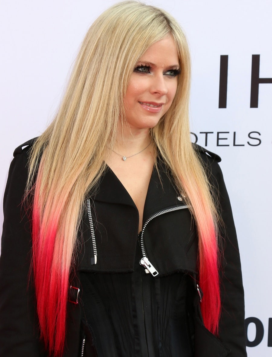 celebrity singer Avril Lavigne with blonde hair and blue eyes