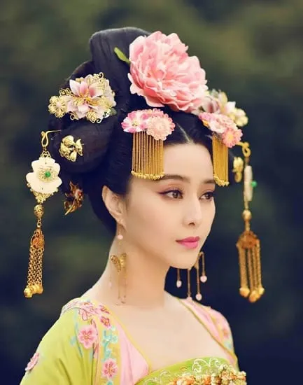 Bridal Hairstyles To Go With Your Traditional Chinese Wedding Outfit