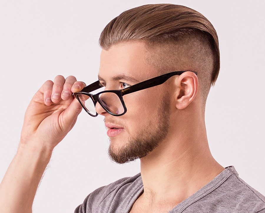 chinstrap beard for men with glasses