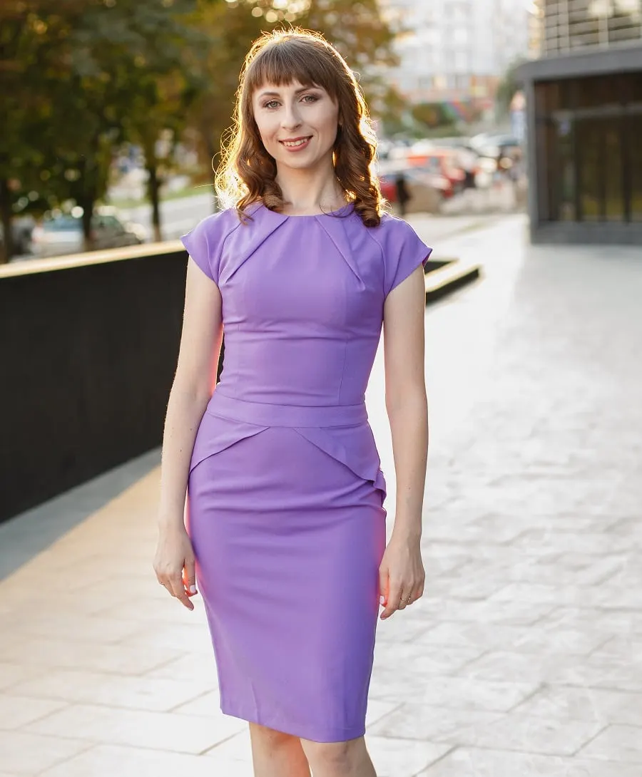 choppy bangs hairstyle for sheath dress