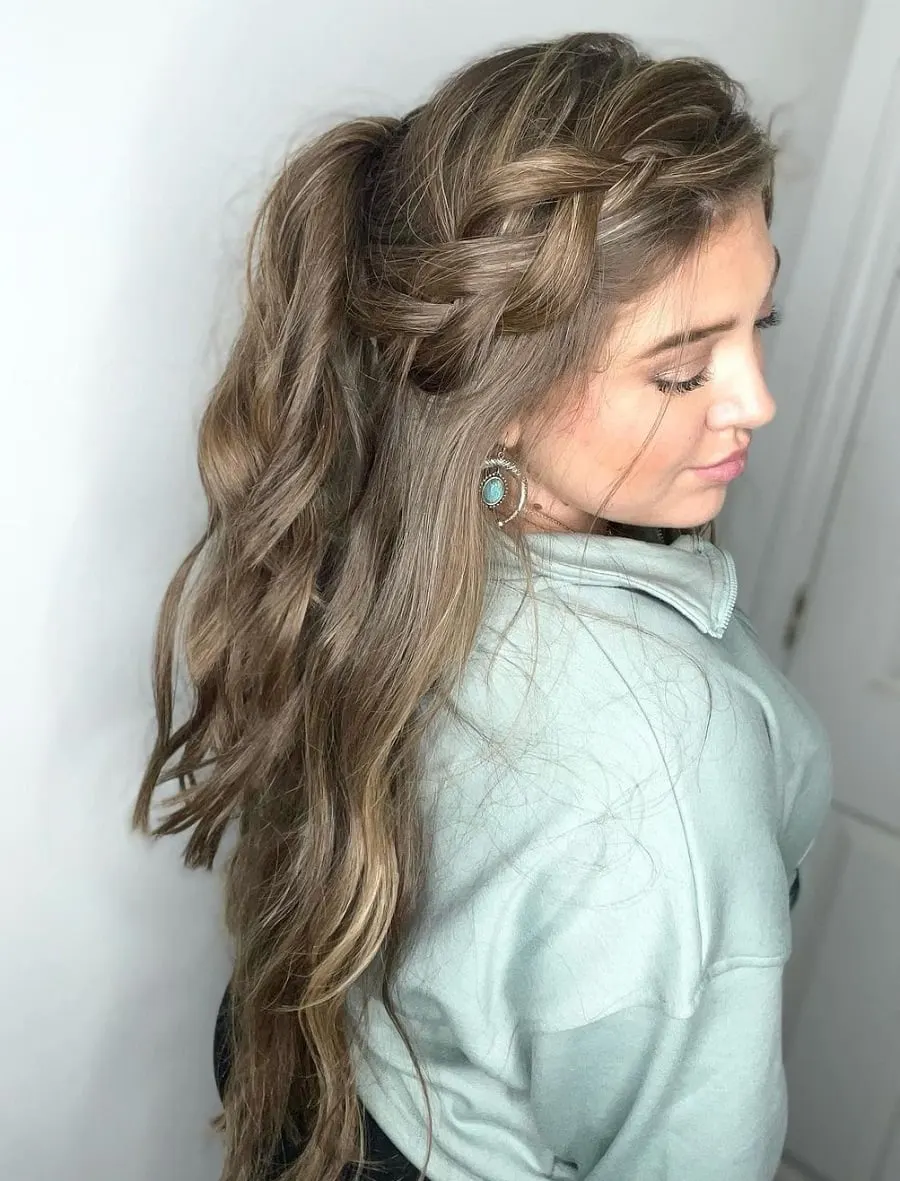 claw clip hairstyle for long hair