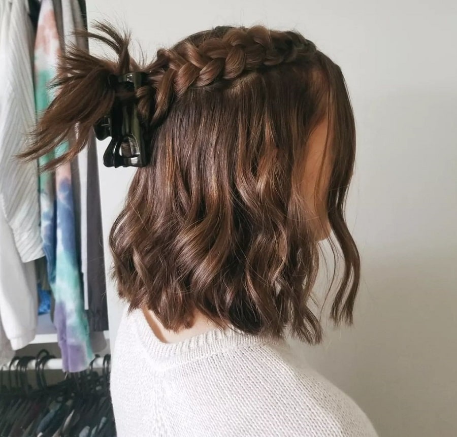 claw clip hairstyle for long hair