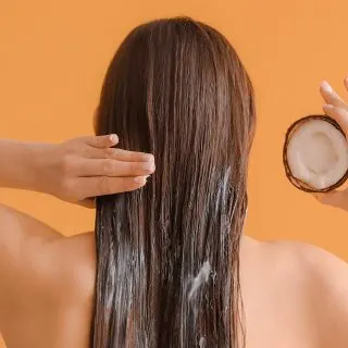 does coconut oil strip hair color?