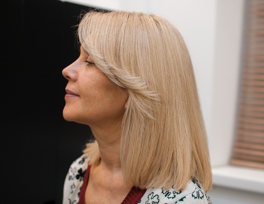 collarbone haircut with feathered bangs