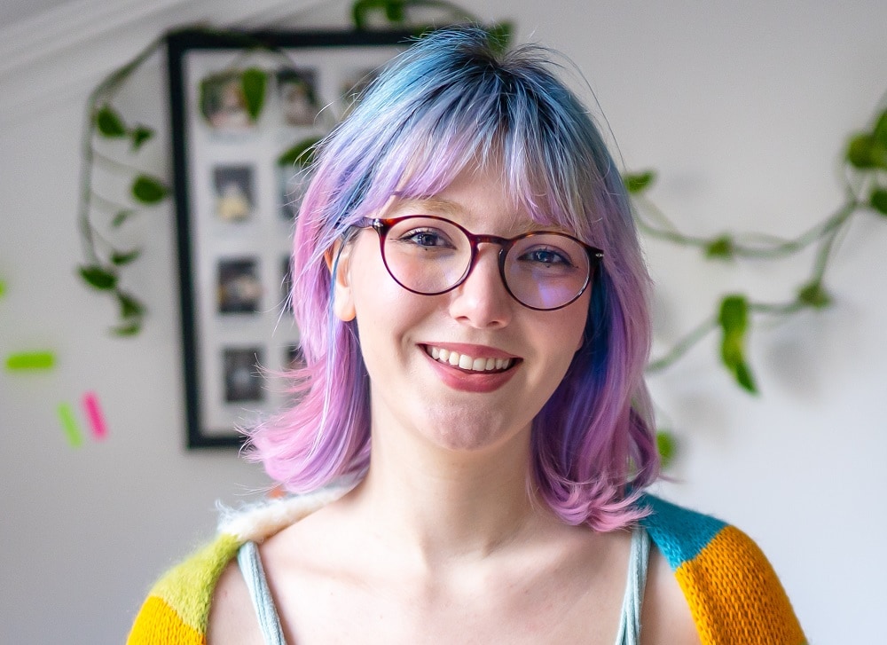 colored bangs for oval faces with glasses