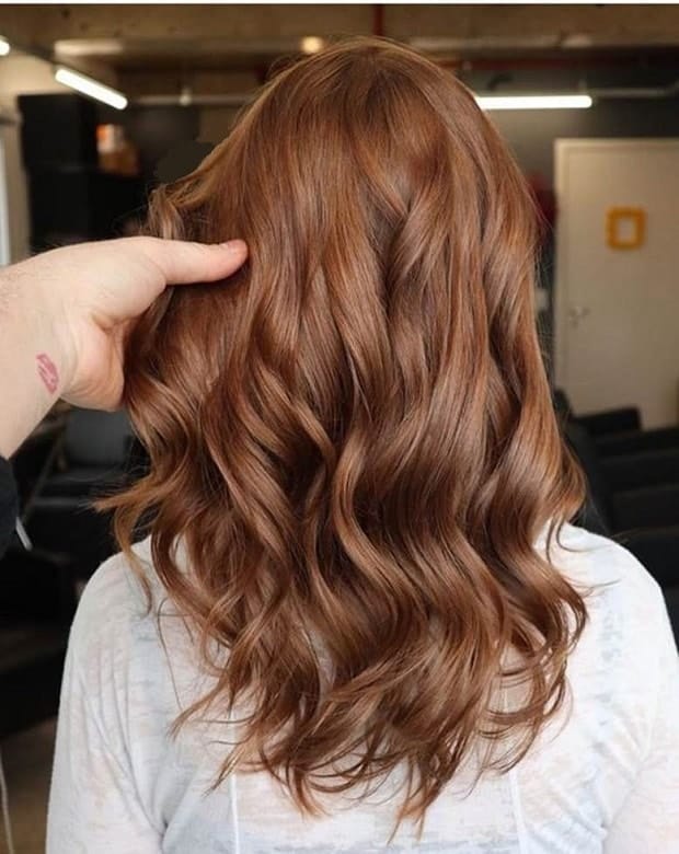 Women with wavy copper brown hair