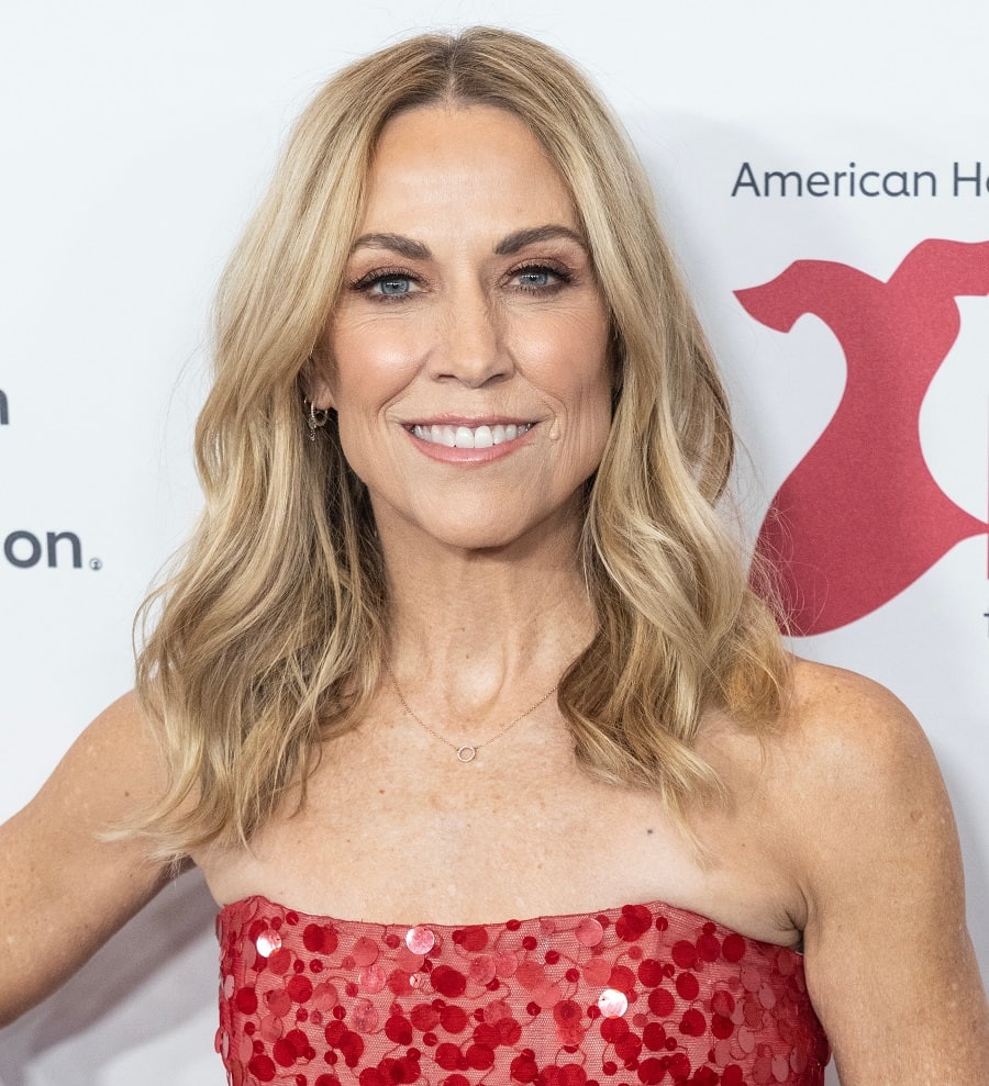 country singer Sheryl Crow with blonde hair