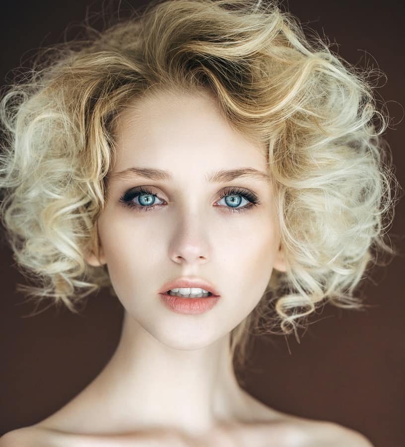 blonde curly bob with dark roots
