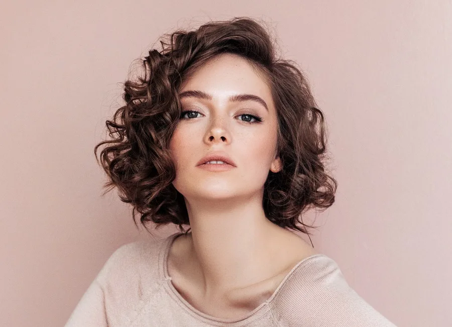 curly bob haircut for round face