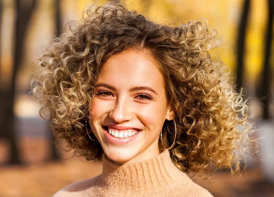 curly hair with highlights for big forehead