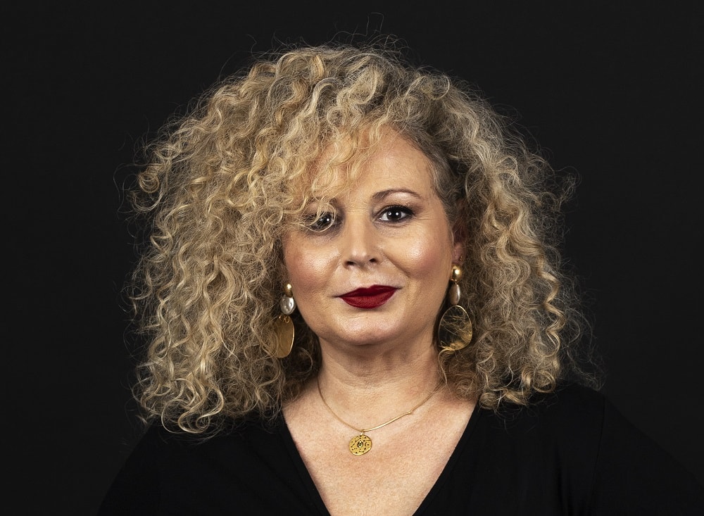 curly hairstyle for curvy women over 50