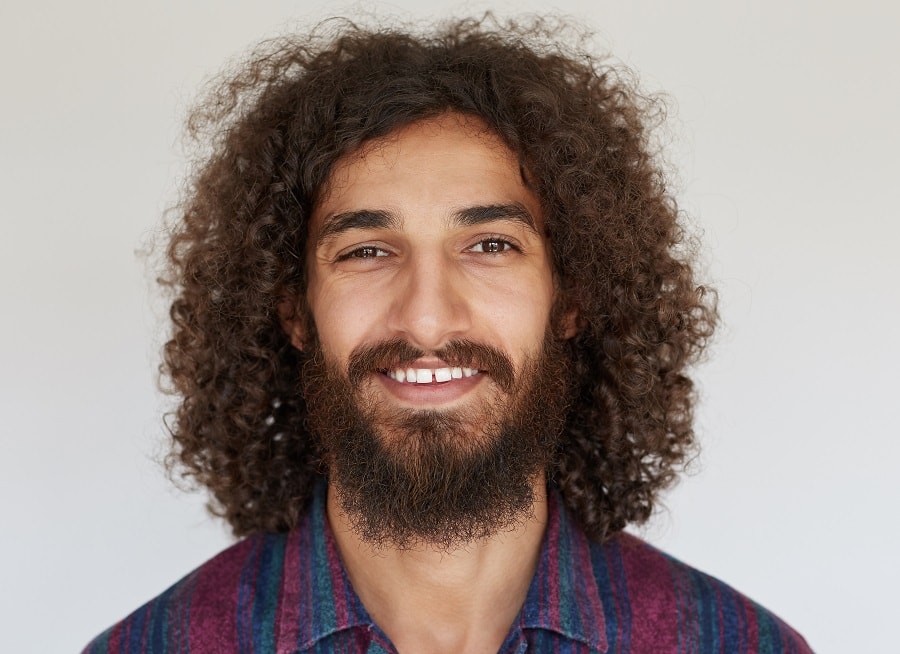 curly hairstyle for men in their 30s