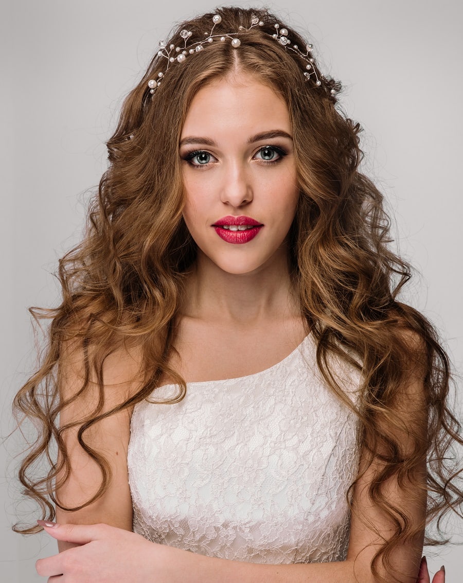 curly hairstyle for one shoulder wedding dress