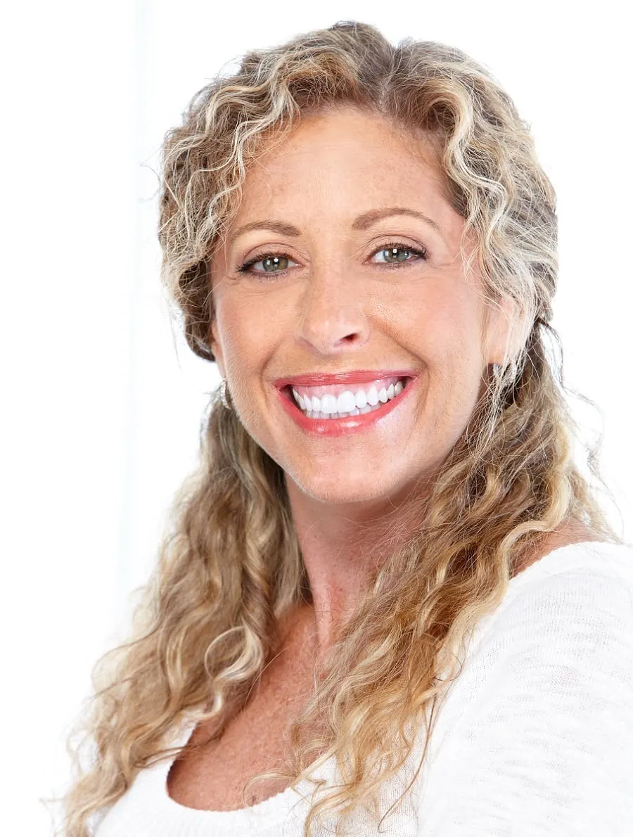 curly hairstyle for oval faces over 50