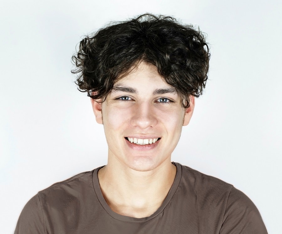 curly hairstyle for teenage guys