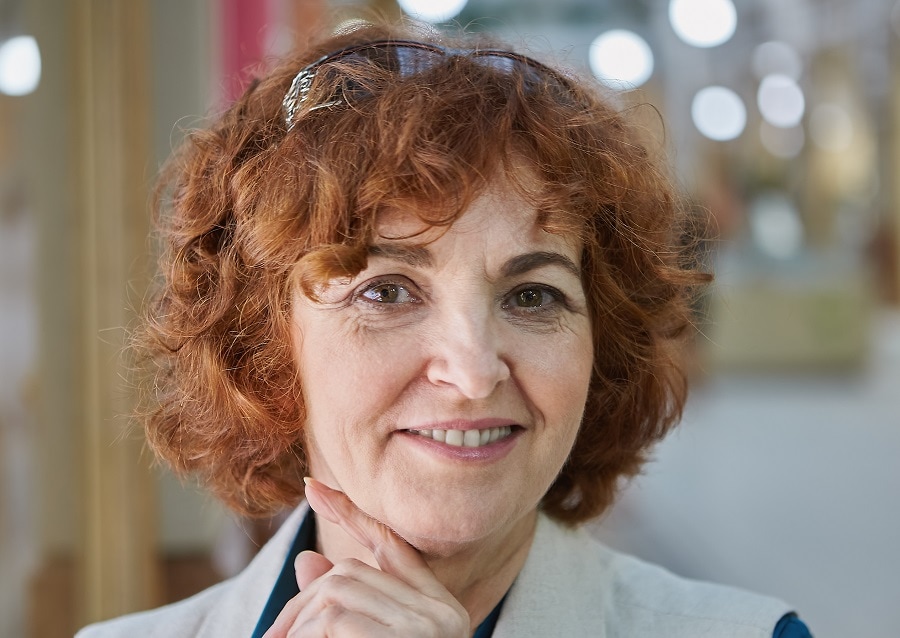 curly headband hairstyle for women over 60