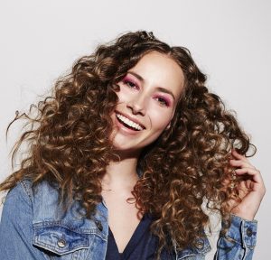 40 Must-Try Curly Hair Highlights Trending In 2024 – Hairstyle Camp