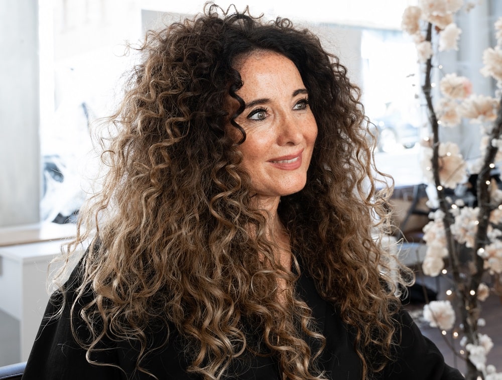 curly ombre hairstyle for women over 50