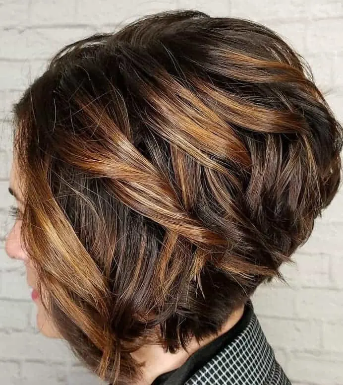 curly stacked bob with highlights