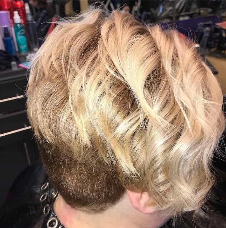 curly blonde stacked bob 