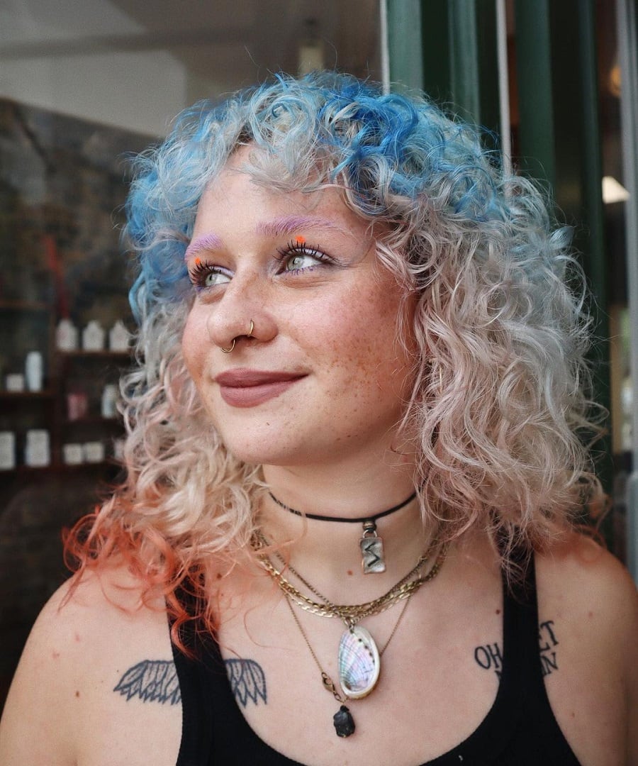 dyed curtain bangs for curly hair