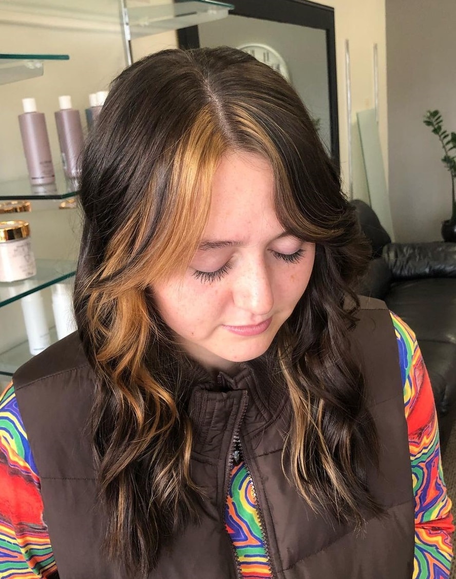 Curtain bangs for wavy hair with highlights