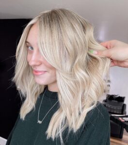 23 Flirty Blonde Curtain Bangs To Try This Year – HairstyleCamp