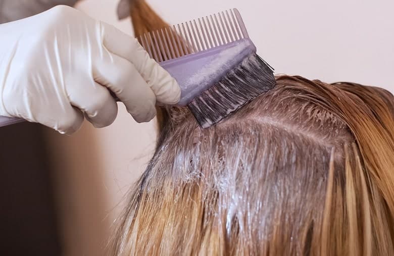 How to Blend Dark Roots with Blonde Hair