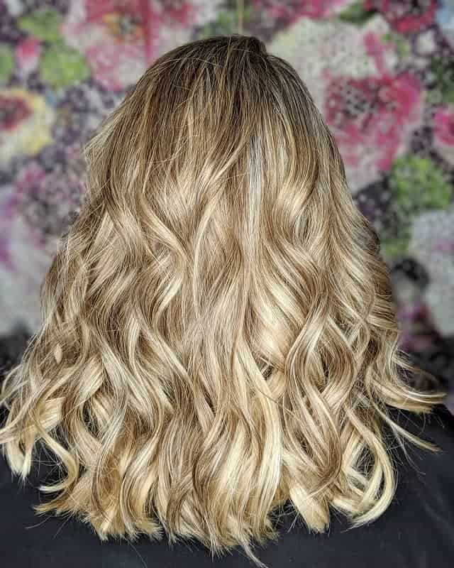 dirty blonde hair with beach waves 