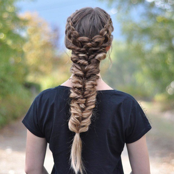 Braid extensions hairstyle for girl