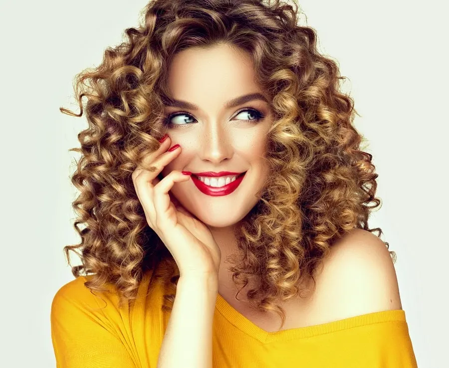 dyed curly hair for oval faces