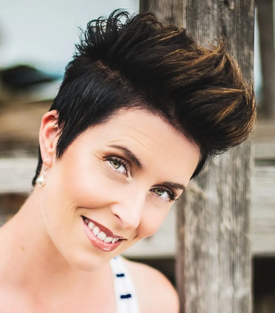 edgy pixie cut for 35 year old woman