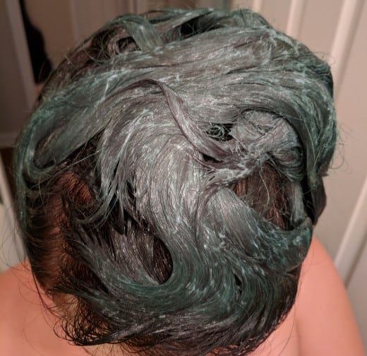 dyeing emerald green hair