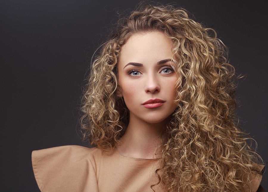 everyday hairstyle for curly hair