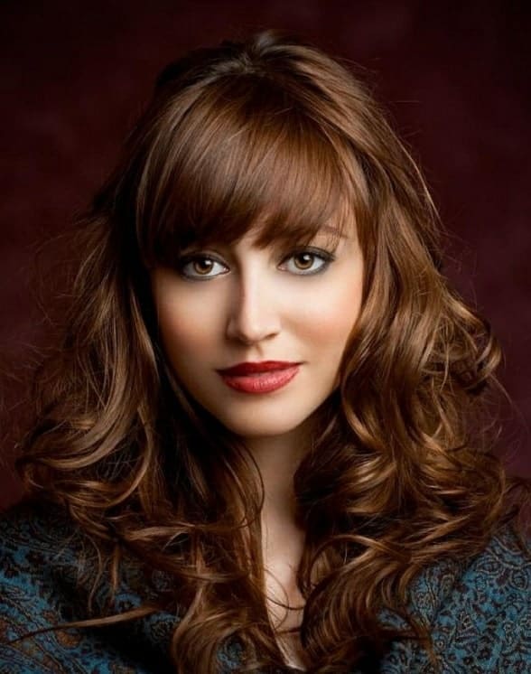 Loose curls with face-framing bangs