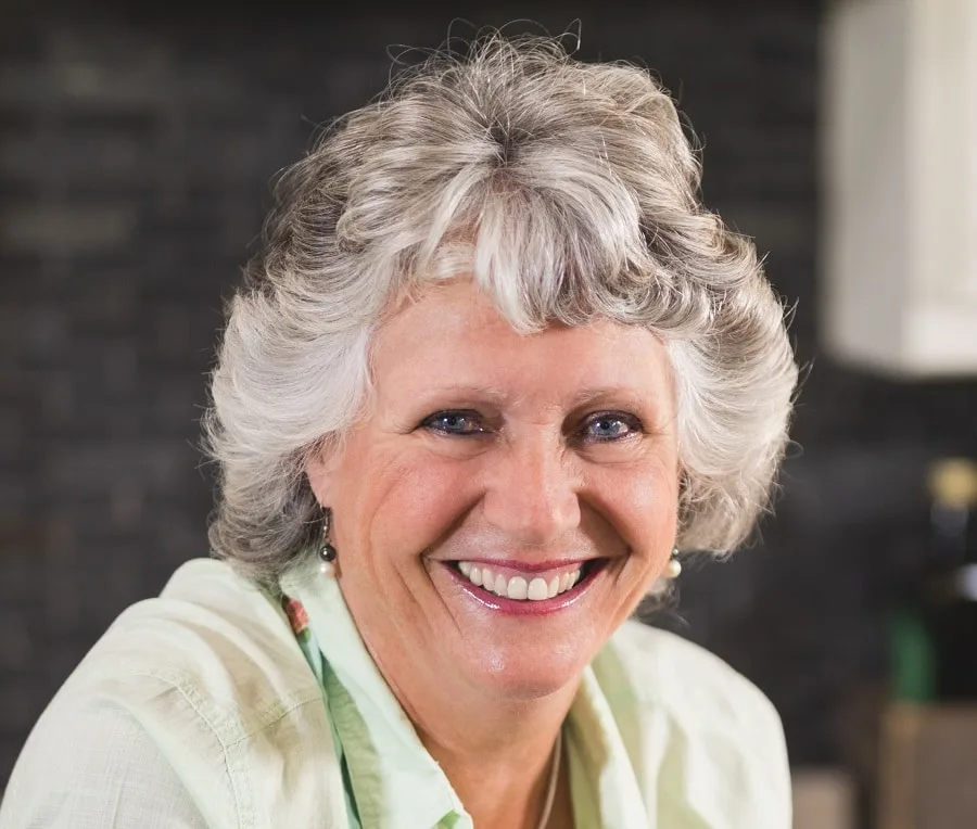 feathered hairstyle for over 50 women with oval faces