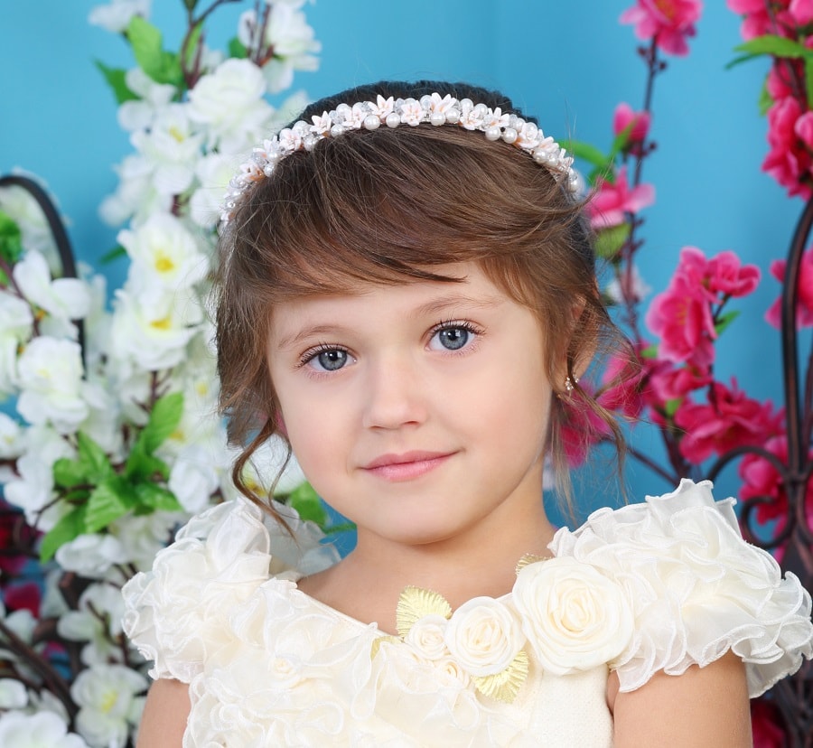 flower girl hairstyle with headband