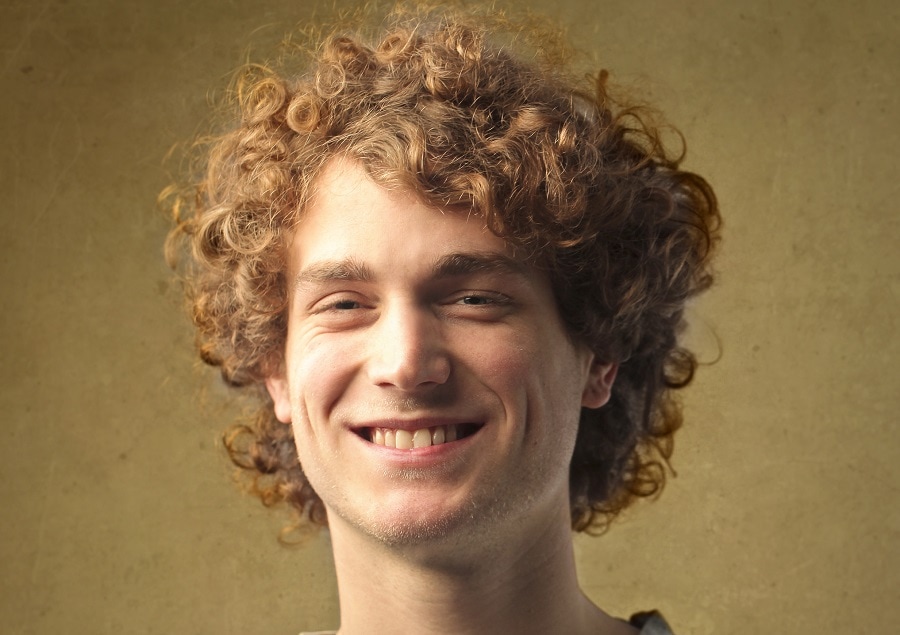 fluffy curly hairstyle for men
