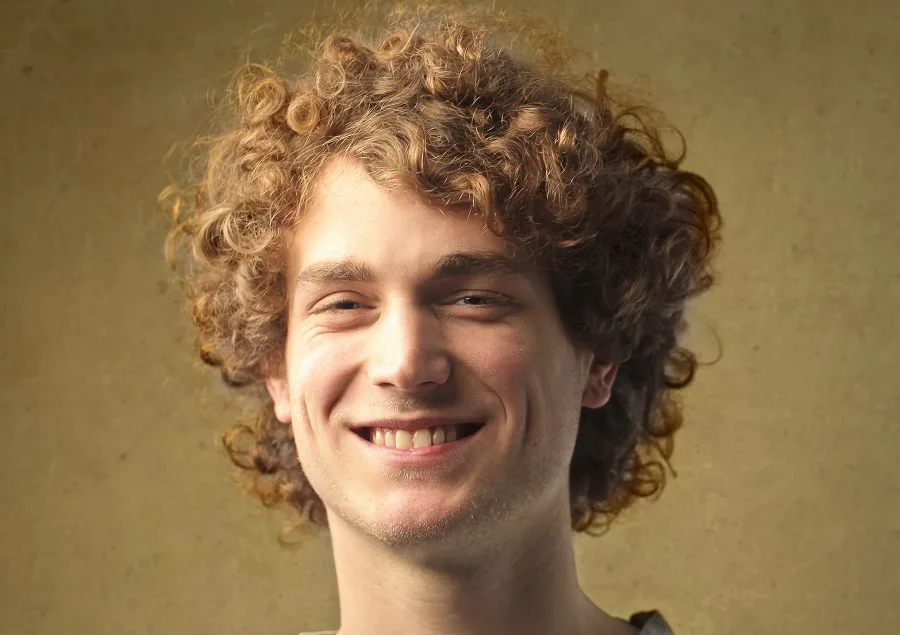 fluffy curly hairstyle for men