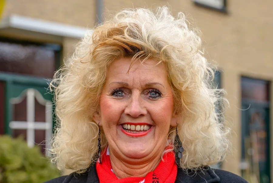 fluffy hairstyle for thick haired women over 60