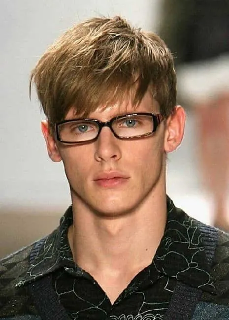 men's fringe haircut with glasses