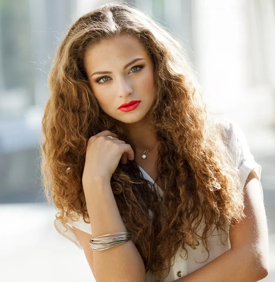 frizzy curly hair for square face