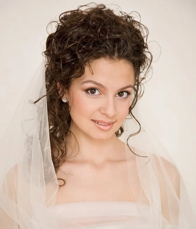 frizzy curly hair ideas for wedding