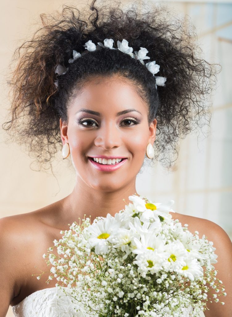 19 Wedding Hairstyles with Headbands for the Modern Bride