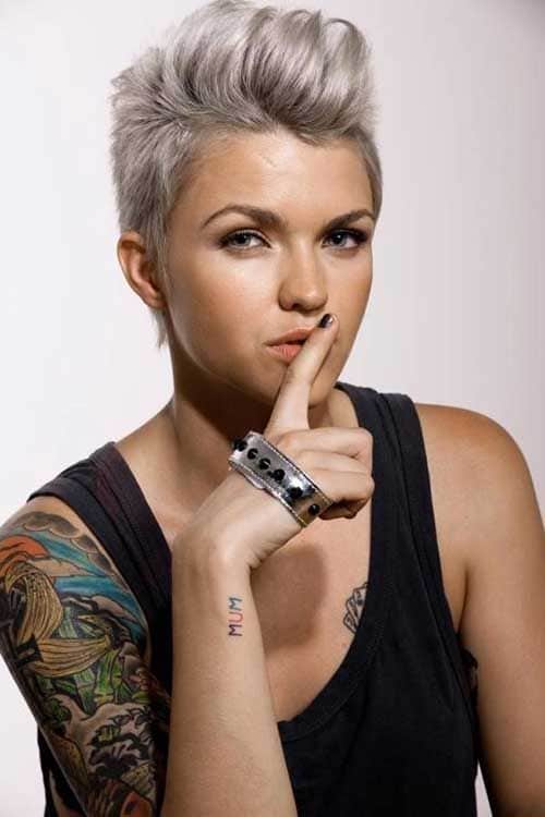 beautiful short silver hairstyle