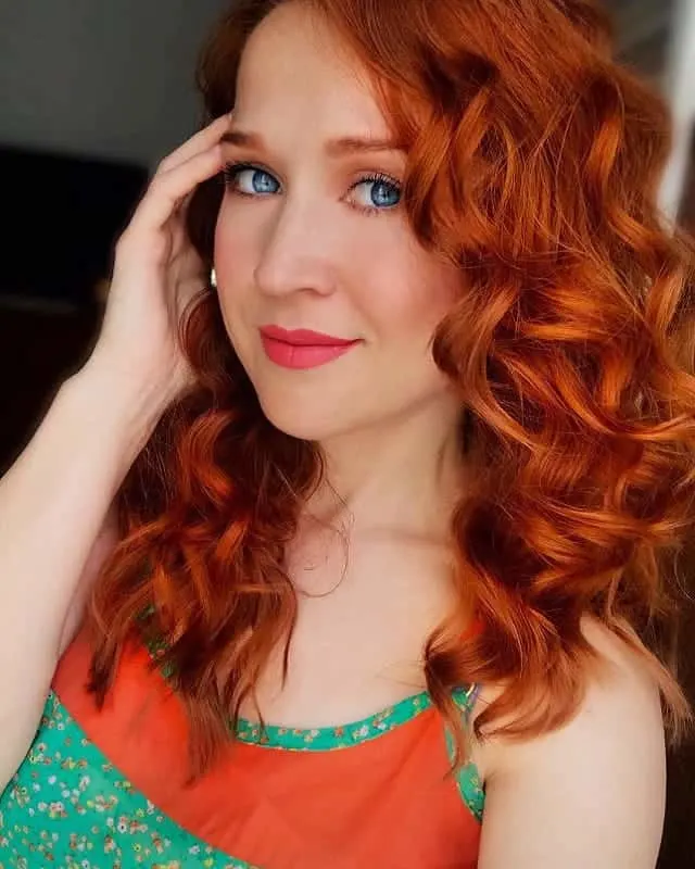 red curly hairstyle for women with blue eyes