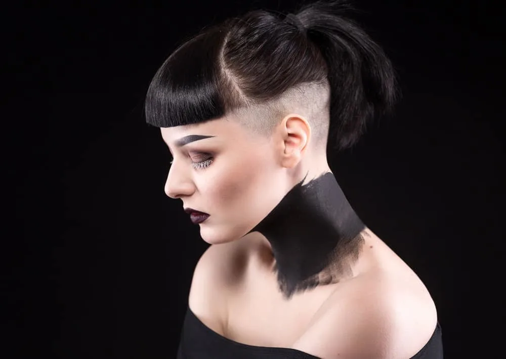 40 Tantalizing Gothic Hairstyles to Vamp Up Your Look