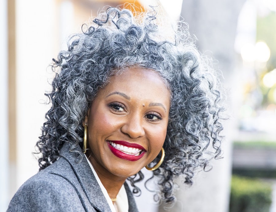 grey curly hairstyle for black women over 50