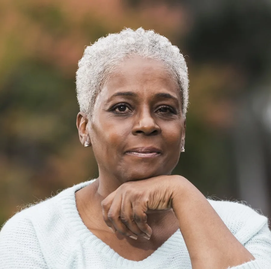 grey hairstyle for black women with oval faces